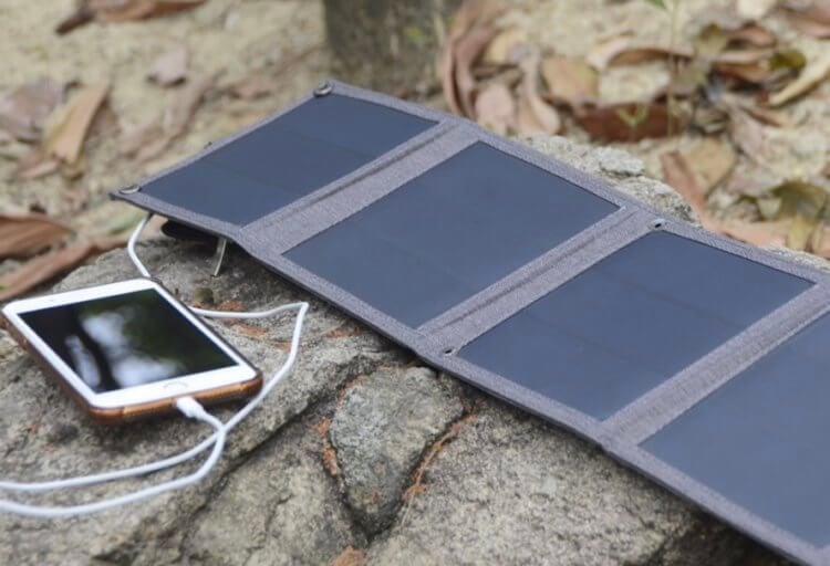 Солнечная панель для зарядки телефона. Такая солнечная панель не оставит вас без энергии. Фото.