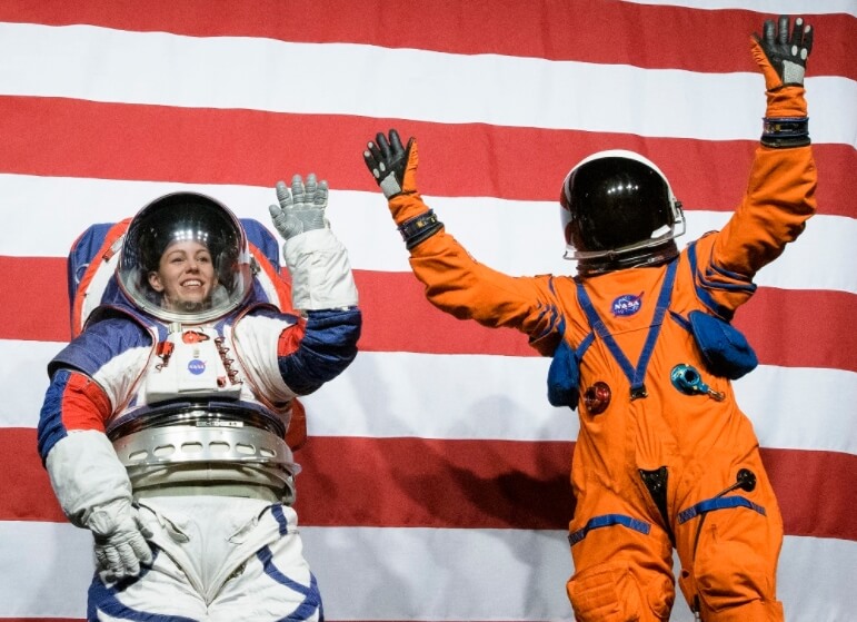 Защита от космического излучения. Космические костюмы OCSS и xEMU. Защита от космического излучения. Космические костюмы OCSS и xEMU. Фото.