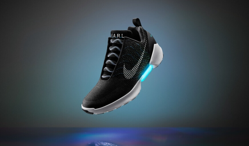 Из нового материала можно сделать кроссовки со счетчиком шагов. Фото.