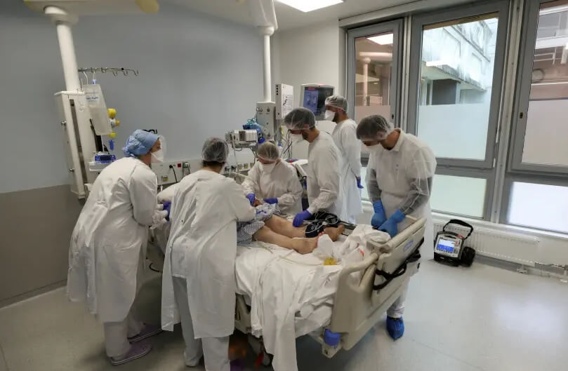 Препарат Amor-18 обеспечил выздоровление пациента с тяжелым течением коронавируса. Фото.