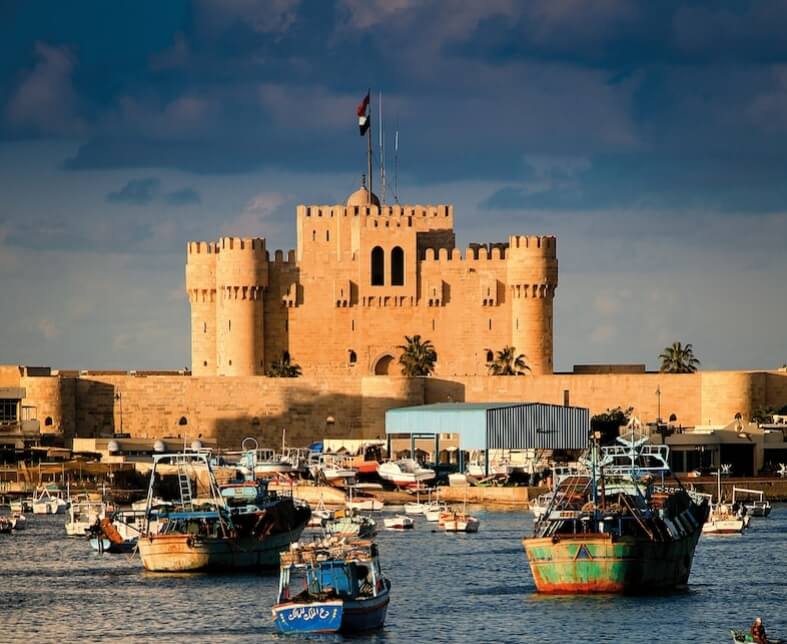 Как работал александрийский маяк в античные времена. Крепость, построенная султаном-мамлюком Кайтбаем на месте александрийского маяка в 1477 году. Фото.