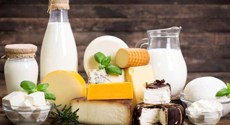 Молоко — природное снотворное? Молочные продукты являются богатым источником витаминов и полезных веществ. Фото.