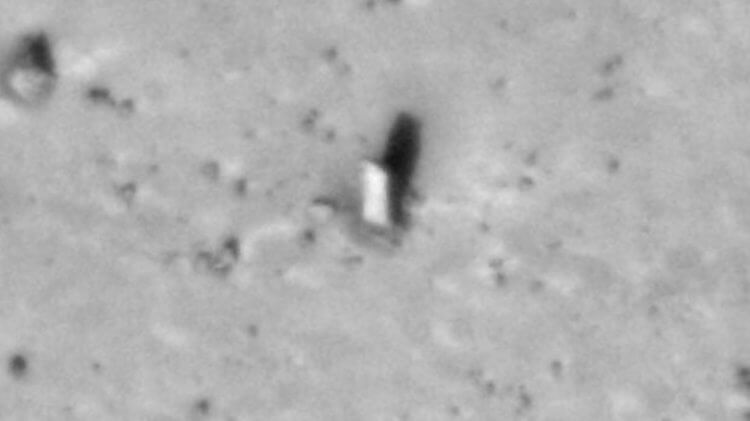 Монолит на Марсе и Фобосе. Монолит на поверхности Фобоса. Фото.