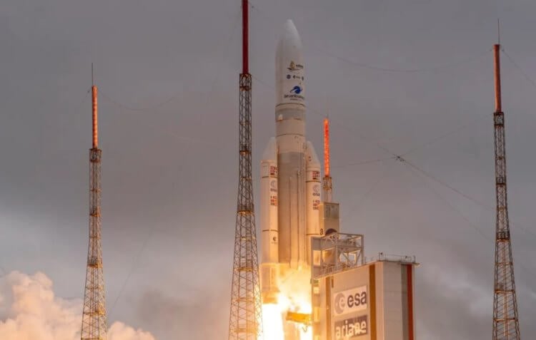 NASA успешно запустило телескоп Джеймса Уэбба стоимостью 10 миллиардов долларов. Ракета-носитель Ariane 5 запустил телескоп Джеймса Уэбба в космос. Фото.
