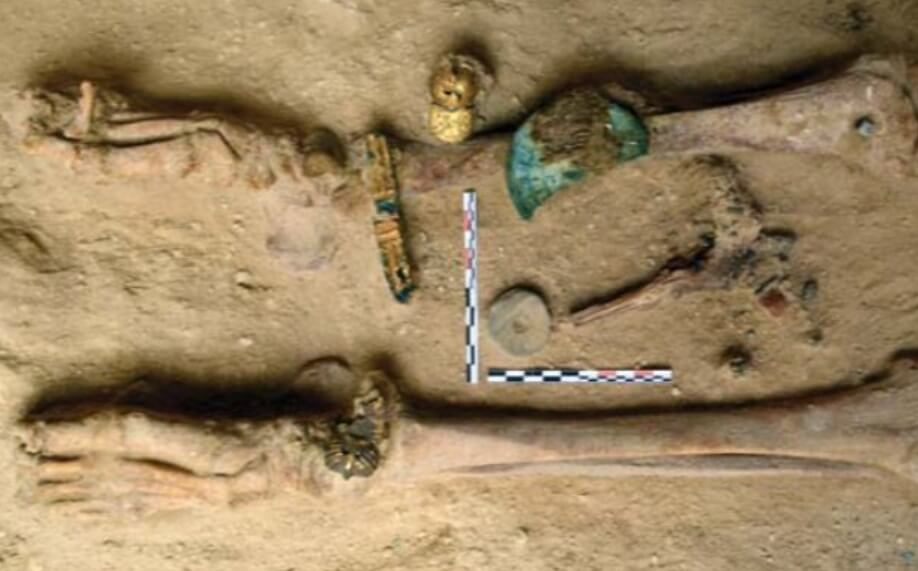 Драгоценности в царской могиле. Вещи, которые были найдены у ног древней девушки. Фото.