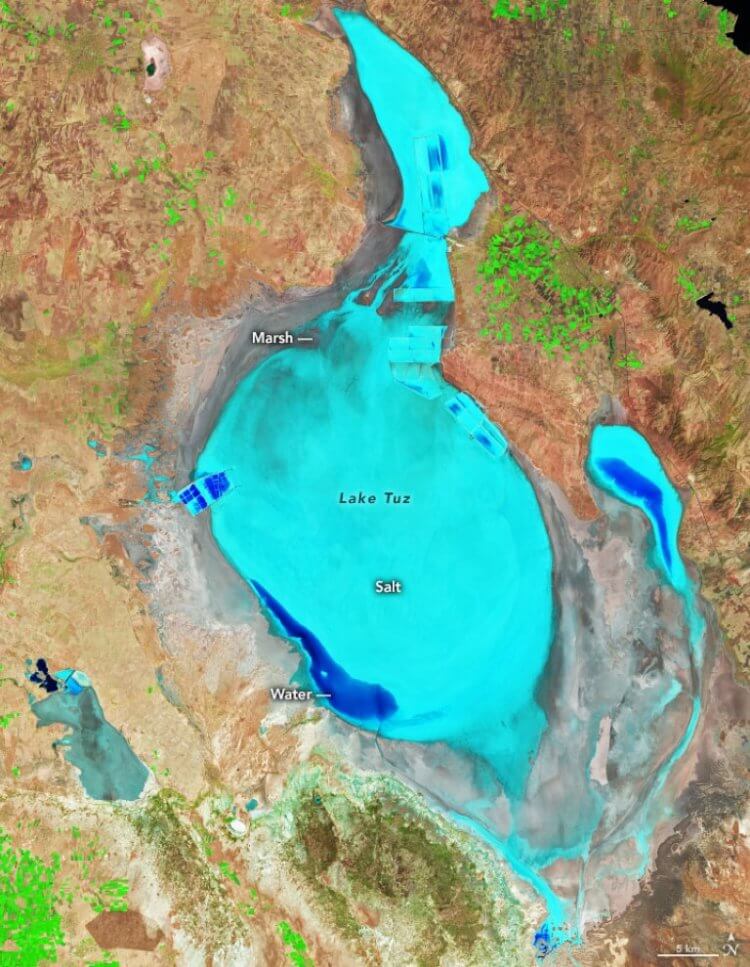 Как исчезает озеро Туз? Изображение, созданное благодаря данным, собранным спутником Landsat 8. Фото.