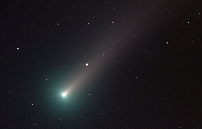 Над Землей пролетела самая яркая комета 2021 года. Фото.