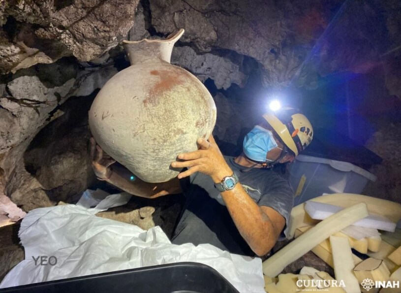 В Мексике найдена затерянная пещера со следами ритуалов майя. В пещере майя найдены сосуды, которые использовались при жертвоприношениях. В Мексике найдена затерянная пещера со следами ритуалов майя. В пещере майя найдены сосуды, которые использовались при жертвоприношениях. Фото.