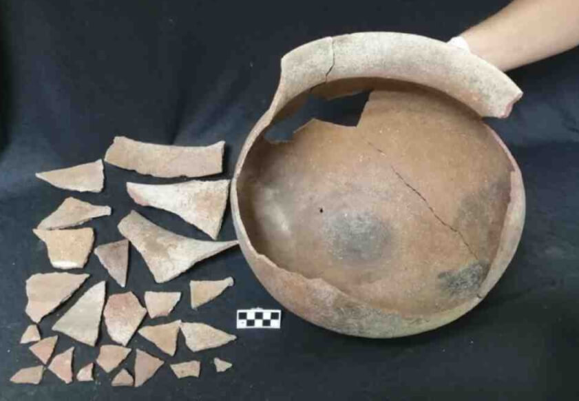 Ритуальные предметы майя. Один из сосудов, найденных в пещере майя. Ритуальные предметы майя. Один из сосудов, найденных в пещере майя. Фото.