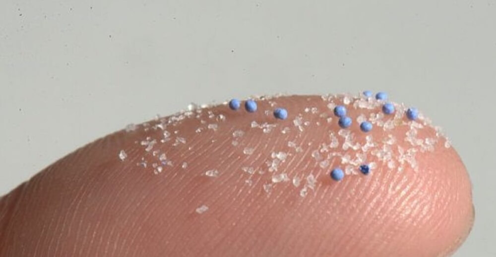 Микропластик повышает уровень холестерина и впоследствии вредит сердцу. Фото.