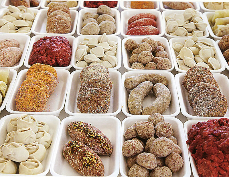 Мясные полуфабрикаты ухудшают не только здоровье, но и окружающую среду. Фото.