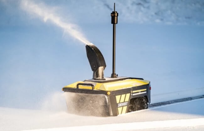 Создан робот для автоматической очистки снега на больших территориях. Фото.