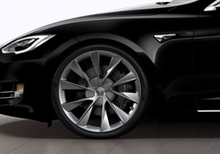 Как Tesla определяет изношенность шин? В колесах автомобилей Tesla нет ничего особенного. Фото.