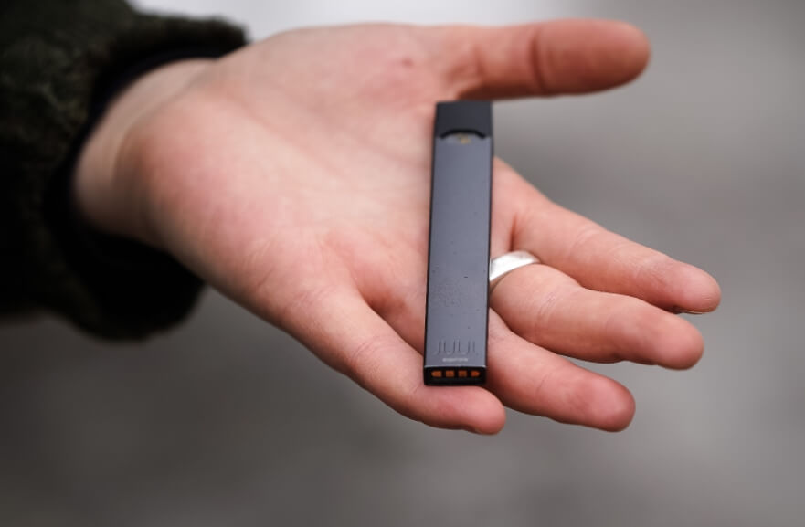 Как вейпинг помогает бросить курить? Популярность вейпов моет расти и-за их массовой доступности. Фото.