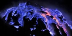 Иджен — самый необычный действующий вулкан в мире. Фото.