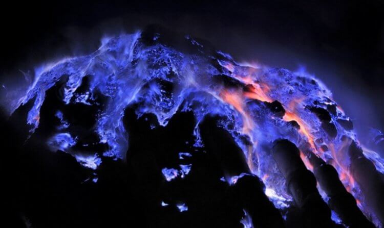 Иджен — самый необычный действующий вулкан в мире. Иджен — самый необычный вулкан в мире. Фото.