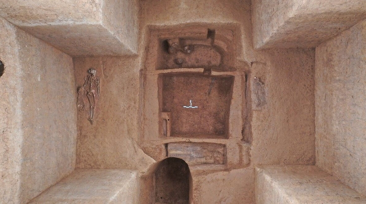 Столица древнего государства Шан-Инь. Слуг и воинов во времена правления династии Шан закапывали живыми рядом с хозяином. Фото.