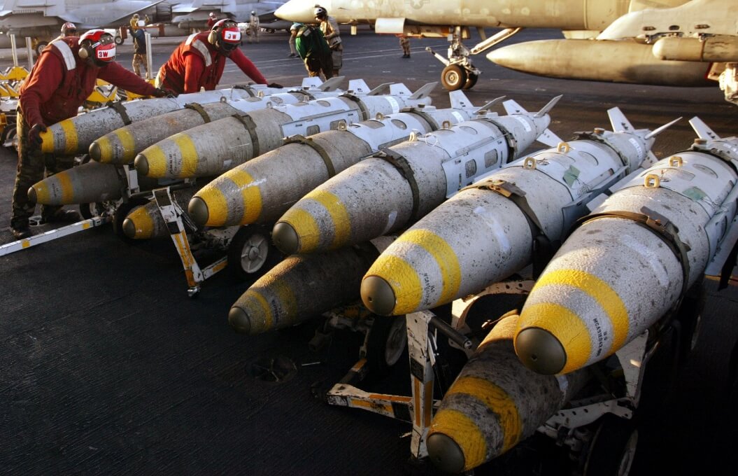 На Земле в 2021 году было 13000 ядерных боеголовок. Фото.