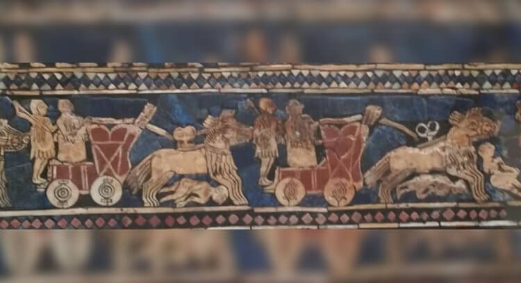 Первый биоинженерный гибрид животных появился в бронзовом веке. На шумерской мозаике возрастом 4500 лет изображены боевые ослы кунга. Фото.
