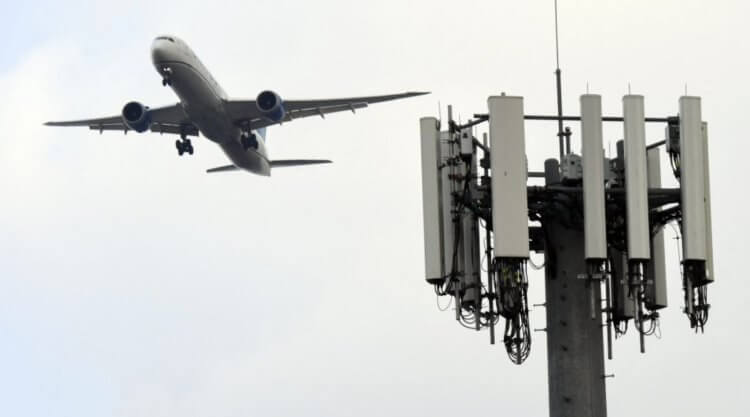 Опасность технологии 5G для самолетов: правда или вымысел? Опасения, что 5G-вышки могут навредить самолетам, действительно существуют. Фото.