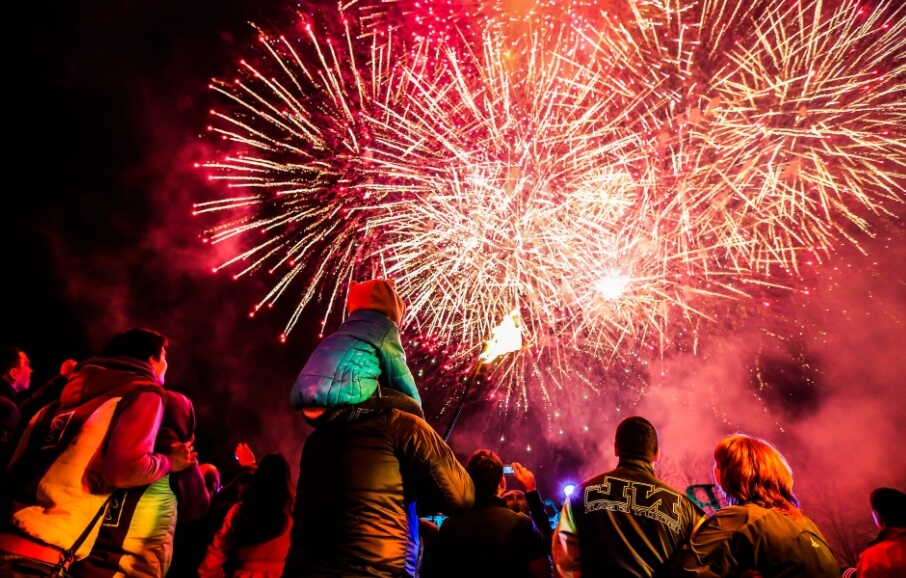 Фейерверки помогают нам поднять настроение, но вредят природе. Фото.