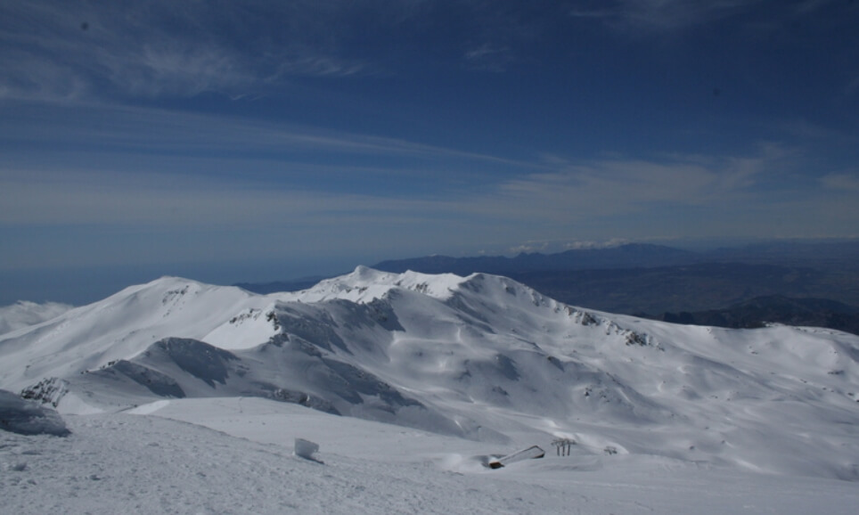 Почему возникают погодные аномалии? На хребте Сьерра-Невада выпало рекордное количество снега. Фото.
