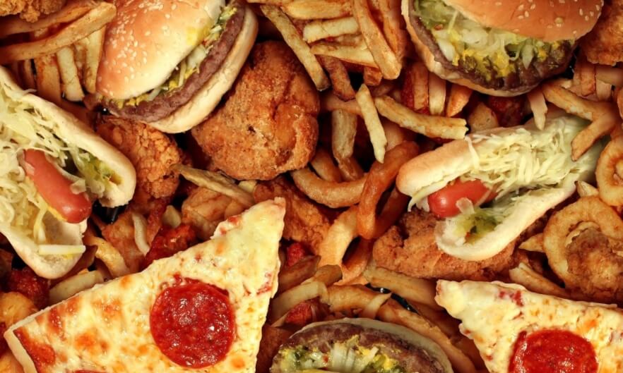 Неправильное питание — одна из главных причин возникновения сахарного диабета. Фото.