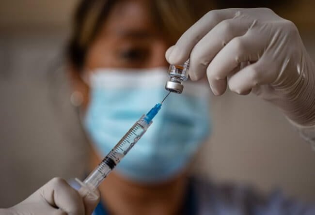 В Японии создают вакцину от COVID 19, которая обеспечивает пожизненный иммунитет. Фото.