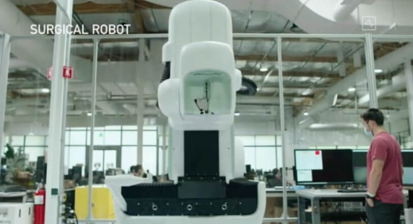 Для внедрения чипа в организм человека планируется использовать робота. Фото.