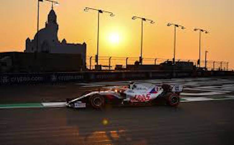 Саудовская Аравия как и многие другие ее соседние страны известна своими небоскребами и дорогими мероприятиями. Фото.