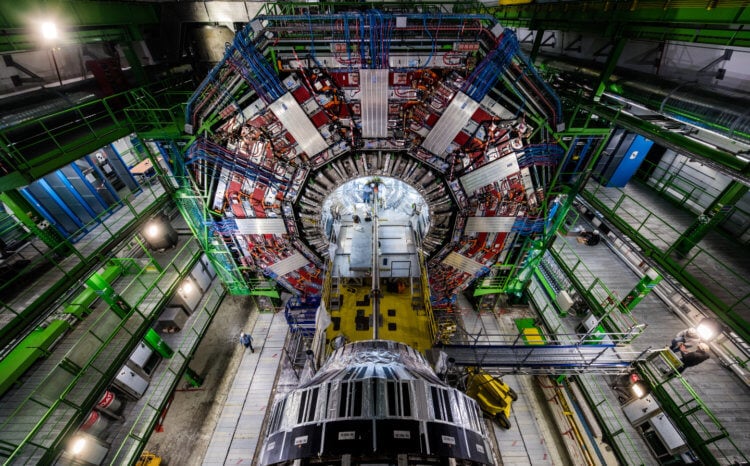 Структура Х-частиц. Частица была создана внутри Большого адронного коллайдера в ЦЕРНе. Фото.
