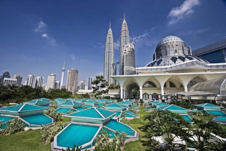 В Малайзия День всех влюбленных «противоречит исламу». Сложно поверить, что в этом современном городе влюбленных могут арестовать за празднование Дня святого Валентина. Фото.