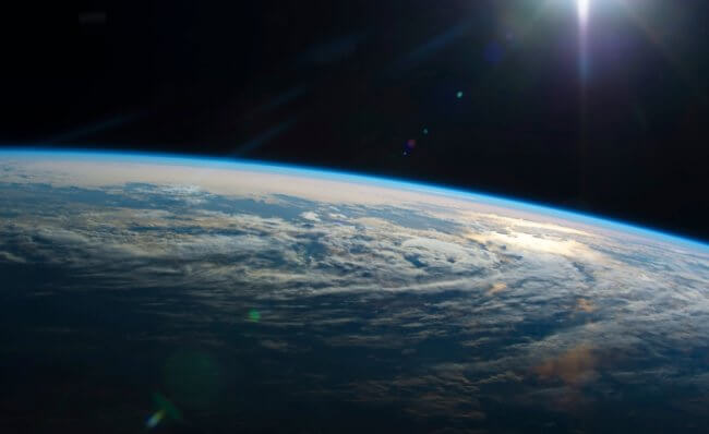 Признаки жизни на далеких планетах. Загрязненность планеты — это еще один признак наличия на ней жизни. Фото.