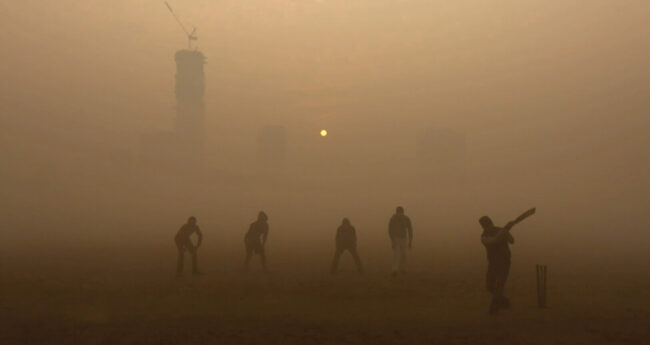 Загрязнение воздуха влияет не только на здоровье, но и поведение людей. Фото.