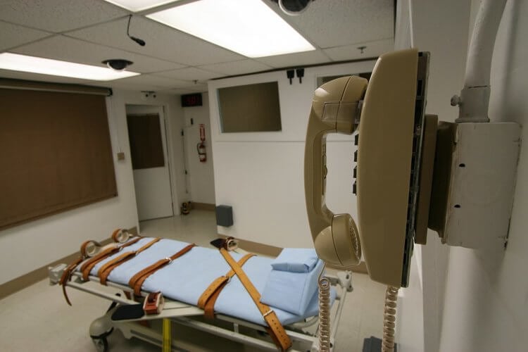За какие в США могут приговорить к смертной казни. Помещения для смертной казни методом инъекции в тюрьме во Флориде. Фото.