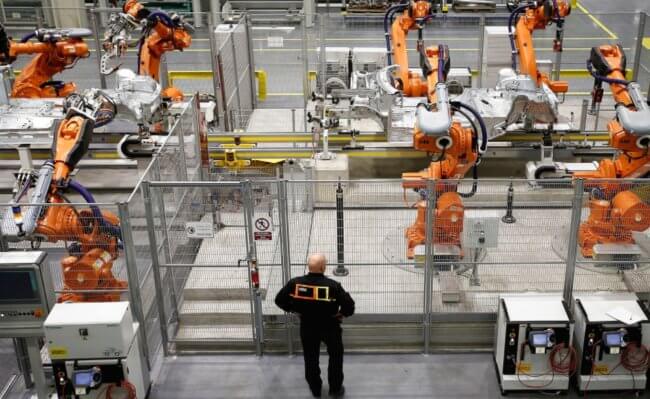Использование промышленных роботов увеличило смертность в США. Фото.