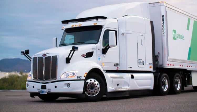 Тестирование беспилотных грузовиков в США. Возможно, будущее автономных перевозок стоит за компанией TuSimple. Фото.