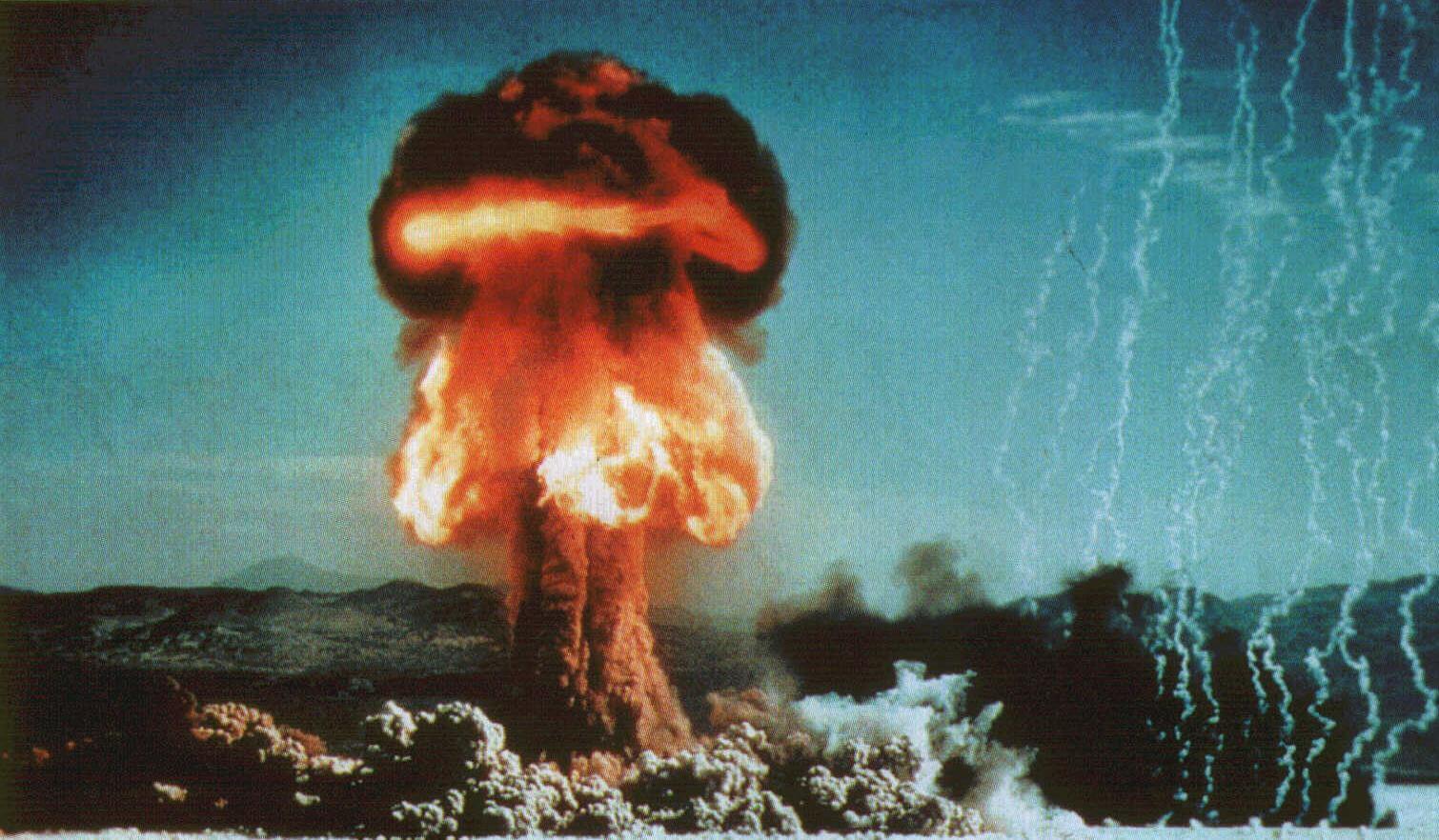 Как спастись от ядерного взрыва на улице? Ядерная война приведет к выбросу 150 миллионов метрических тонн сажи в верхние слои атмосферы. Как спастись от ядерного взрыва на улице? Ядерная война приведет к выбросу 150 миллионов метрических тонн сажи в верхние слои атмосферы. Фото.