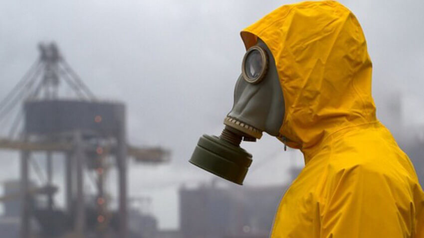 Лечение лучевой болезни. Защитить органы дыхания от радиации помогает респиратор или противогаз. Фото.