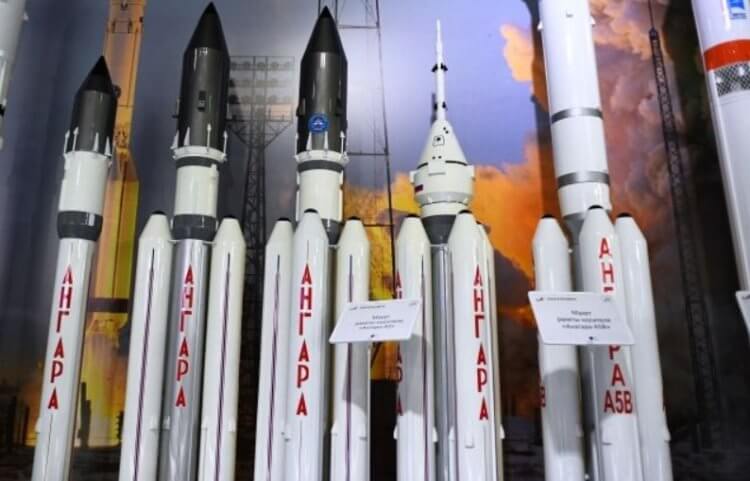 Сколько будут стоить ракеты «Ангара»? Макеты разных модификаций ракет «Ангара». Фото.