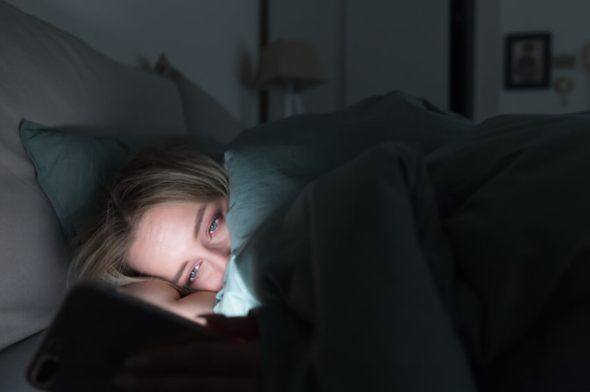 Как проявляется тревожное расстройство личности? Тревожное расстройство обычно возникает у молодых людей, преимущественно у женщин. Фото.