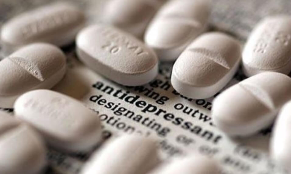 Как лечится тревожное расстройство? Антидепрессантов часто сторонятся не только врачи, но и сами пациенты. Фото.