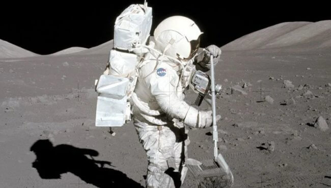 NASA откроет последние капсулы с лунным грунтом, добытым 50 лет назад. Фото.