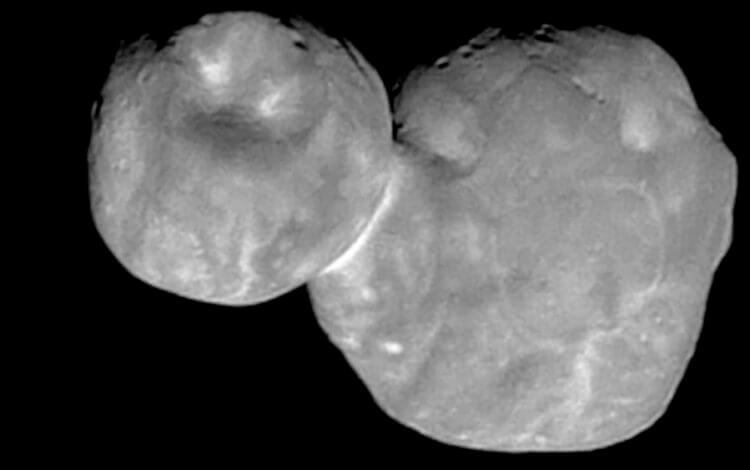 Результат столкновения астероидов. Астероид Аррокот также известен как Ультима Туле. Фото.