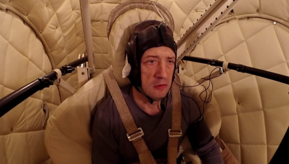 Тренировка на центрифуге. Космонавты испытывают сильную нагрузку даже в тренировочной центрифуге. Фото.