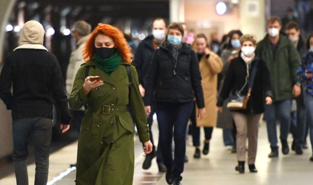 Полностью забывать о мерах предосторожности еще рано. Фото.