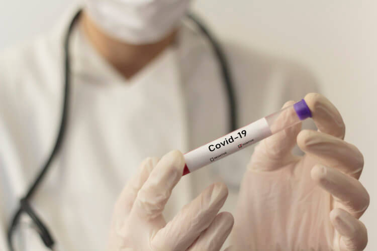 Фейки о вакцинации против COVID-19: нет, вы не заболеете СПИДом после прививки