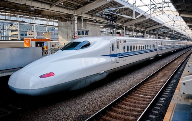 Скоростной поезд «Синкансэн». Фото.