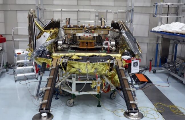 Посадочная платформа «Казачок» с установленным марсоходом. Фото.