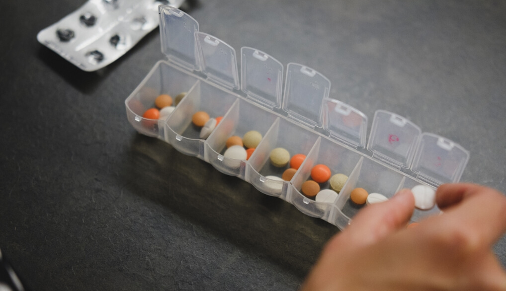 Дорогие лекарства редкие, и достать их — очень сложная задача. Фото.